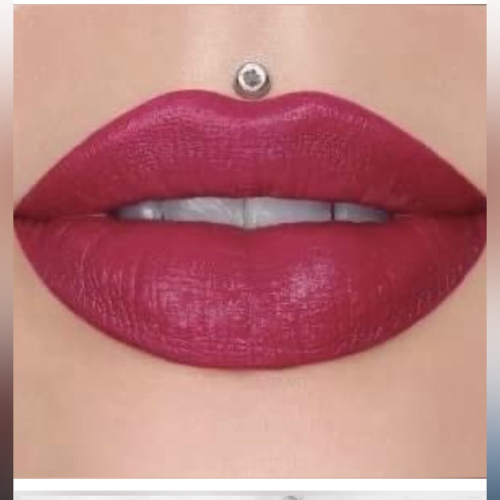 Entrapment Jeffree Star Velvet Trap Lipstick